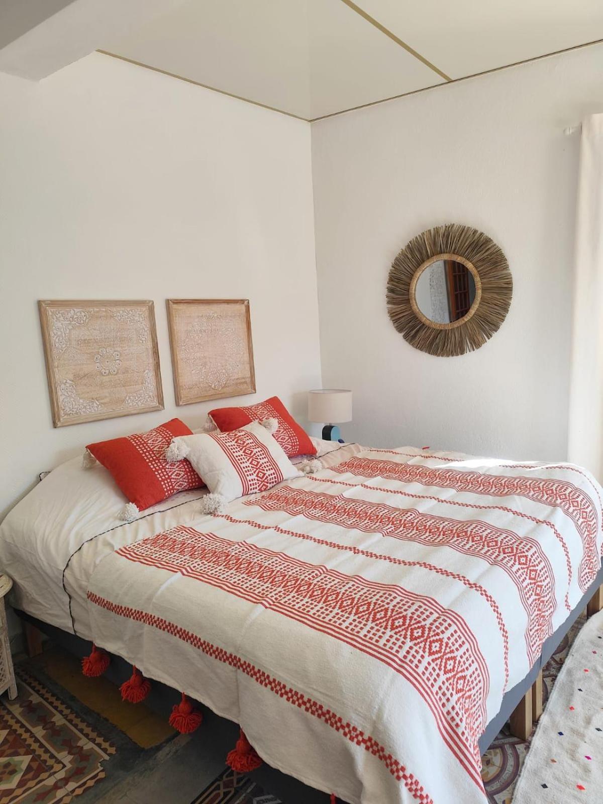 Bed and Breakfast Casa Louisa Serralongue Екстер'єр фото